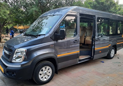 17 Seater Urbania Traveller