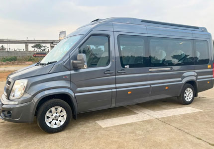 17 Seater Urbania Traveller