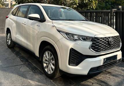 Innova Hycross
