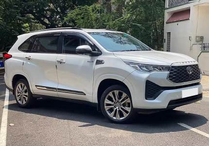 Innova Hycross