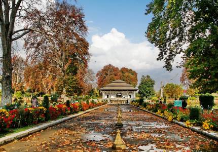 Amritsar Srinagar Heritage & Hills Tour