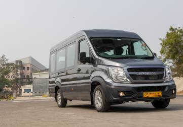 Tempo Traveller / Force Urbania